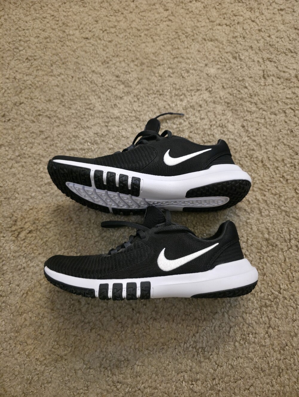 Nike - Picture 2 of 5